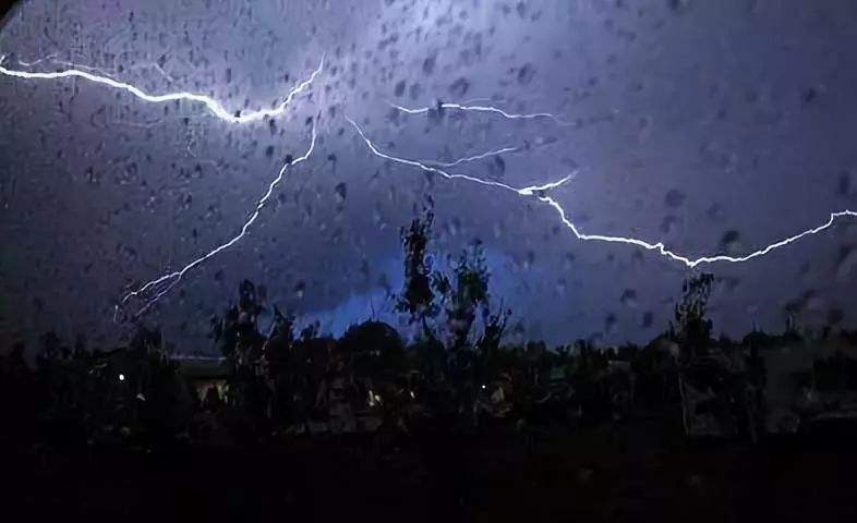 暴雨來襲，請注意人身安全